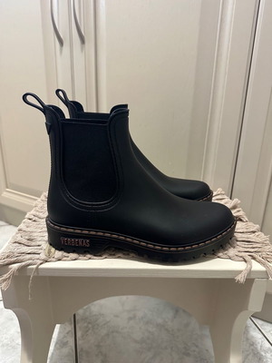 Verbenas black ankle boots new, size 37