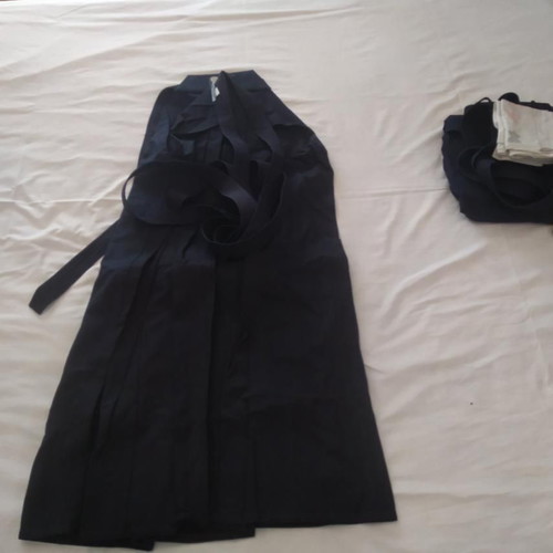 Kendoka Equipment with 2 Hakama, 2 Gi and 2 Tenugui like new