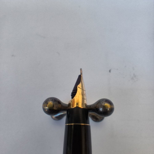 Sheaffer fountain pen with 14 kt gold nib used