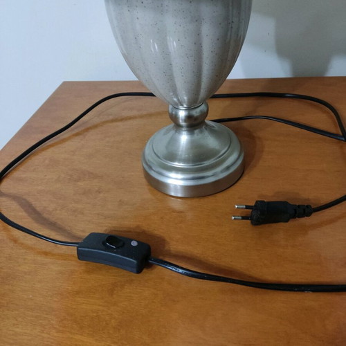 Table lamp like new with metal and porcelain