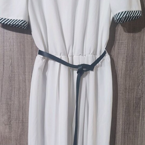Dress like new with collar and sleeve details