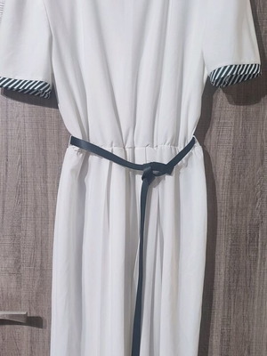 Dress like new with collar and sleeve details