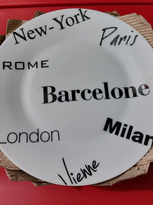 Set of 6 porcelain plates new, modern design