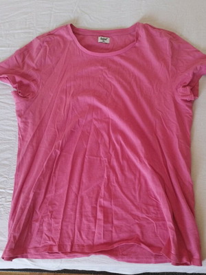 Pink t-shirt like new, size XL