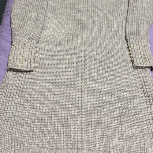 Knitted gray dress like new with pearl details on neck and sleeves, small