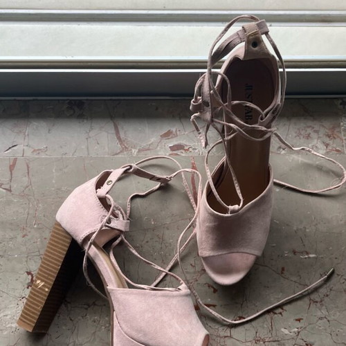 Dusty pink velvet pumps used, size 40