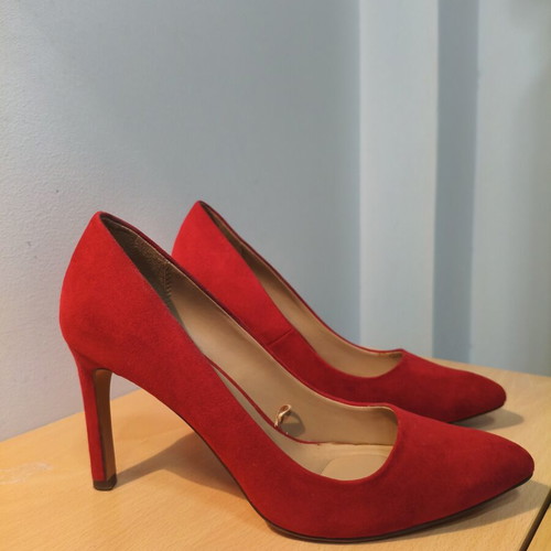 Stradivarius red suede pumps size 38 like new