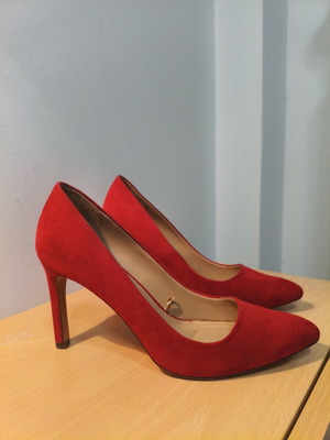 Stradivarius red suede pumps size 38 like new