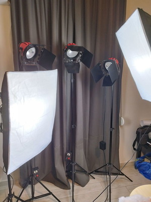 Studio lighting used 3x800W redheads and 2 softbox 125W with tripods