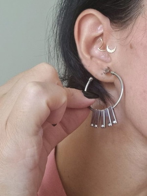 Stainless steel impressive earrings with stones used
