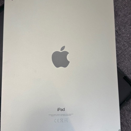 Apple iPad Air 4th Gen 64GB WiFi and Cellular Like New with Case