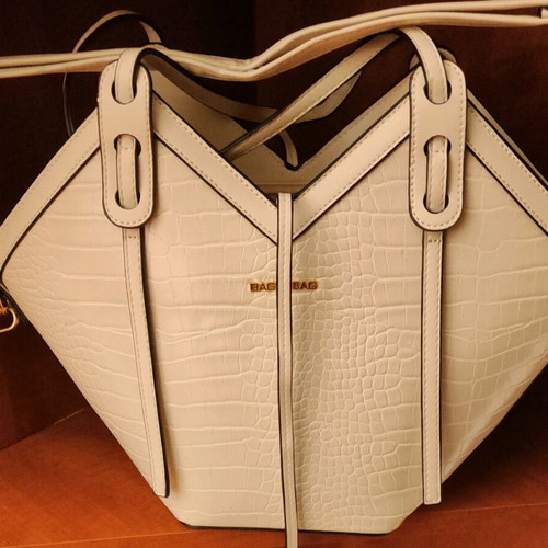 Bag to Bag shoulder bag like new, cream with adjustable strap