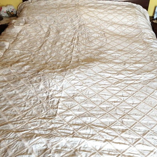 Vintage bridal quilt like new, champagne color with pearls