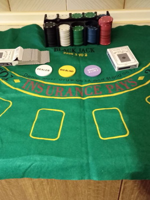 Texas Hold Poker set like new, complete in metal box
