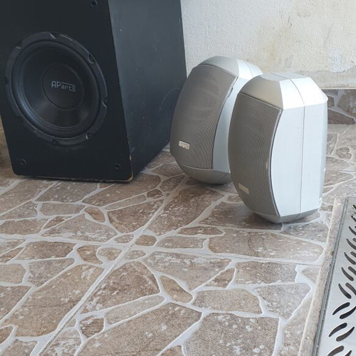 Home cinema 4.1 with ApArt speakers, Yamaha RX-V463 amplifier, and active ApArt subwoofer used