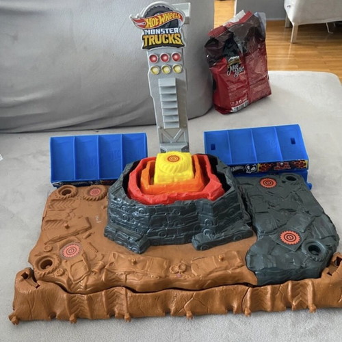 Hot Wheels Monster Trucks Arena Smashers Bone Shaker Ultimate Crush Yard like new