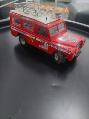 Bburago Land Rover Defender 109 diecast collectible car