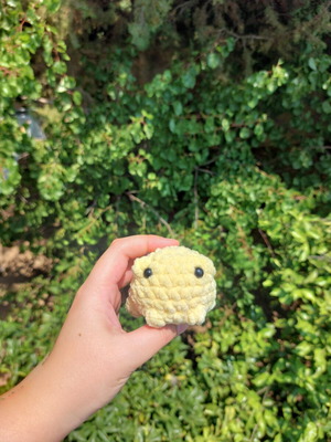 Small knitted yellow frog handmade, new