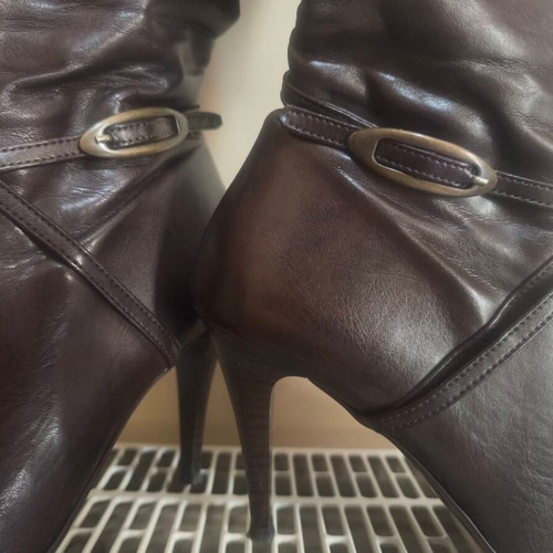 Leather boots like new, size 39, brown high heels