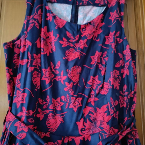 Dress with flowers and tulle inside like new, size XL-XXL