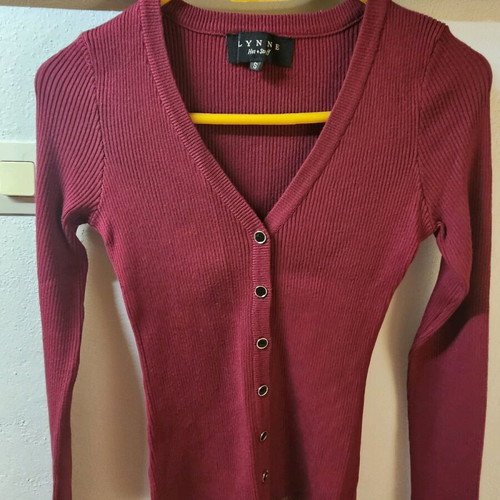 Lynne cardigan like new, size small, burgundy
