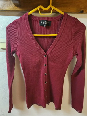 Lynne cardigan like new, size small, burgundy