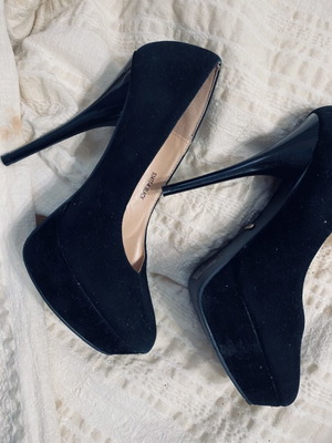 Black pumps like new with platform and 13cm heel size 37