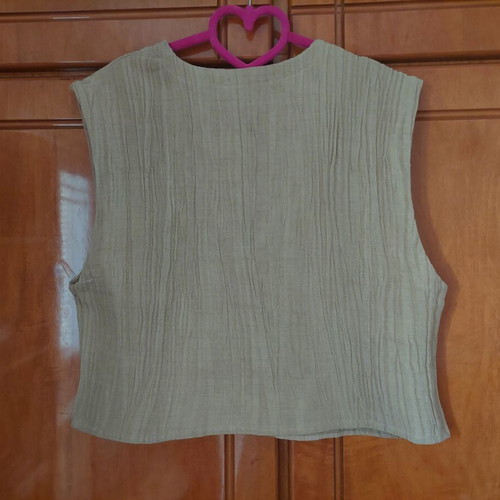 Anel beige cotton top with large V-neck like new
