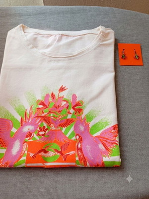 Vintage Y2K Graphic Tee Neon Parrots with Spider Earrings gift