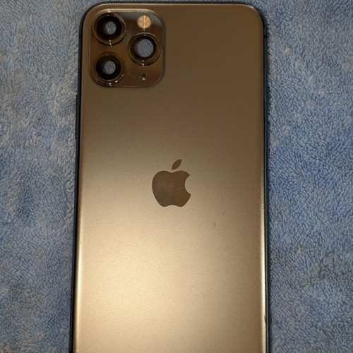 Housing iPhone 11 Pro Max like new with charging cable and wireless coil