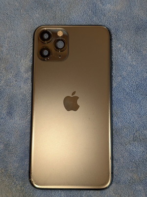 Housing iPhone 11 Pro Max σαν καινούργιο με καλωδιοταινία φόρτισης και πηνίο ασύρματης φόρτισης