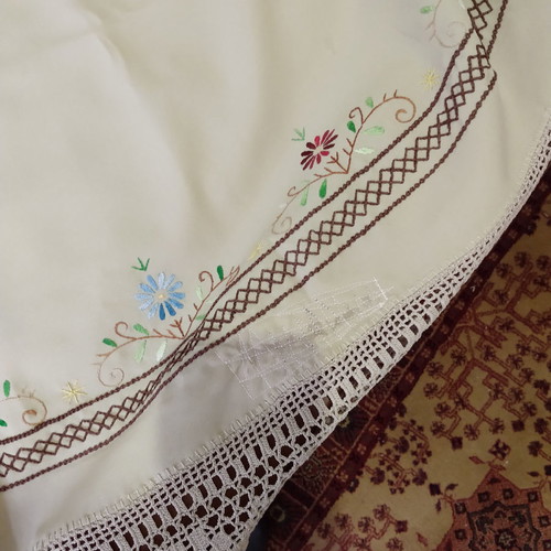 Round handmade tablecloth used with embroidered crochet lace 165cm