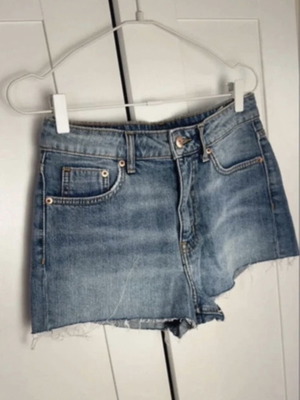 Jean shorts H&M women's blue size 38 like new