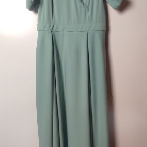 Maxi dress sage green with slit and off shoulder detail size M like new