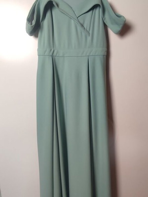 Maxi dress sage green with slit and off shoulder detail size M like new