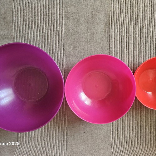 Kitchen bowls like new, set of 3 sizes