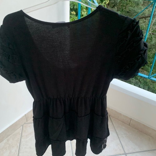 Regalinas black blouse used with lace and sleeve details