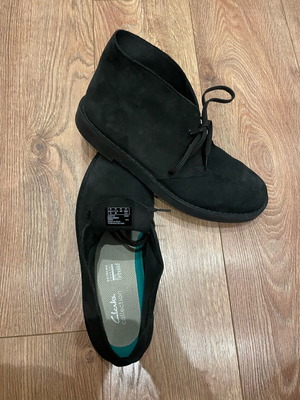 Clarks Bushacre 2 Black Suede Boots like new