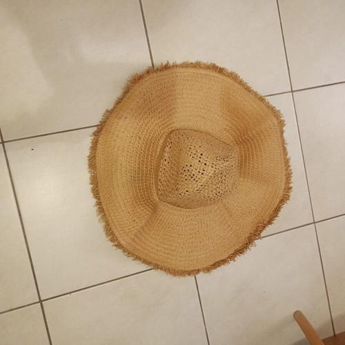 Women's hat like new, one size