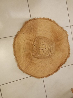 Women's hat like new, one size