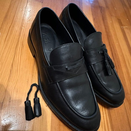 Zara men's leather loafers size 42 like new, black