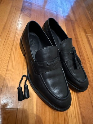 Zara men's leather loafers size 42 like new, black