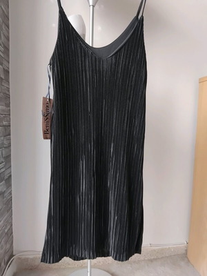 Φόρεμα Benissimo μέγεθος M καινούργιο, λεπτό με διακριτικό γυαλιστερό ύφασμα