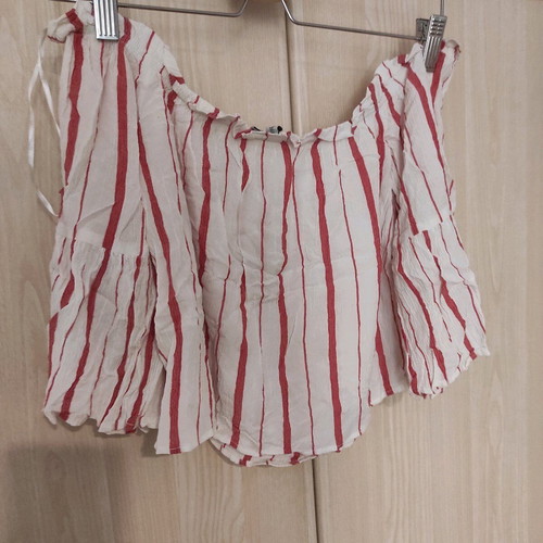 Blouse used with elastic shoulders, thin lightweight fabric