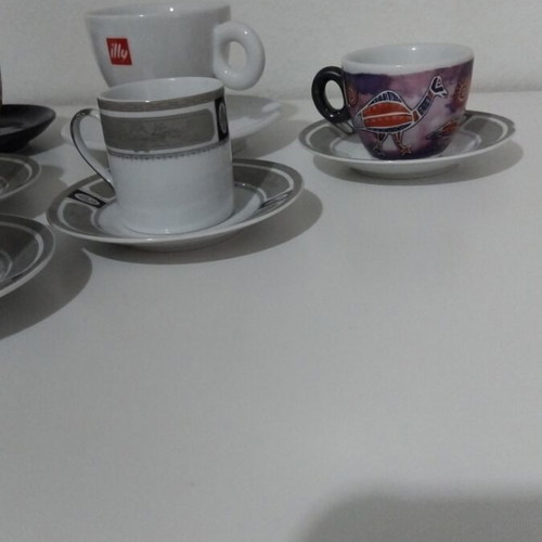 Set of 6 cups with saucers like new