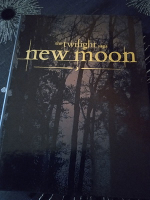 The Twilight Saga New Moon DVD used, collector's edition with 2 DVDs and box