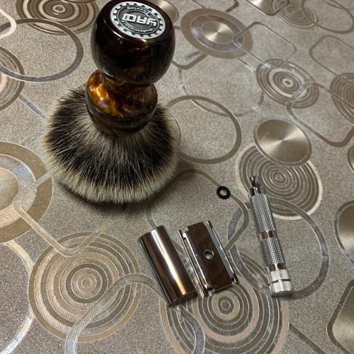 Yaqi caramel 2 band badger shaving brush 26mm knot & DS Cosmesi aggressive safety razor 1.55mm blade gap