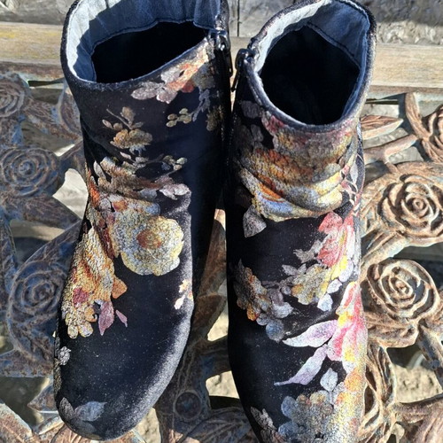 Floral Velvet Boots CHRYSANTHOU like new, size 38