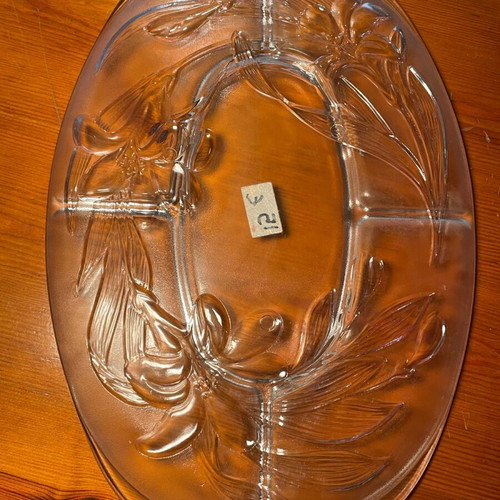Glass carved serving platter for nuts with flower design