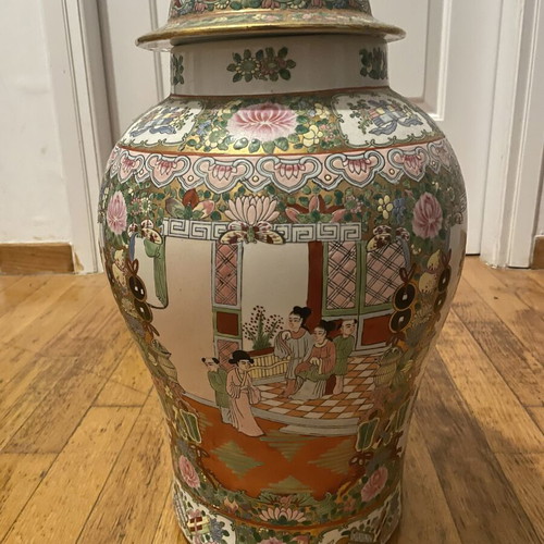 Large Chinese Famille Rose Vase with Lid, like new, 50cm, 1970s